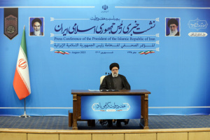 رسانهها دولت را در ایجاد ارتباطی دوسویه با مردم یاری کردهاند/ با تغییر گفتمان توانستیم بر مشکلات آغاز فعالیت دولت غلبه کنیم